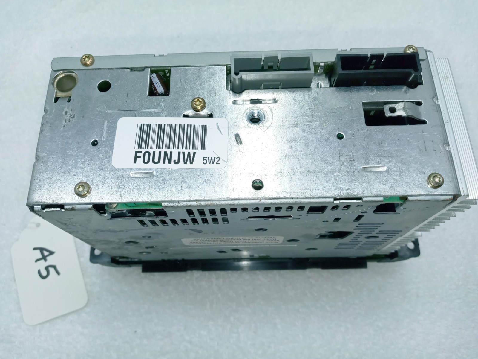 New-Take Out from Dealer AM FM Cassette 1998-02 Dodge Chrysler Jeep P56038931AB