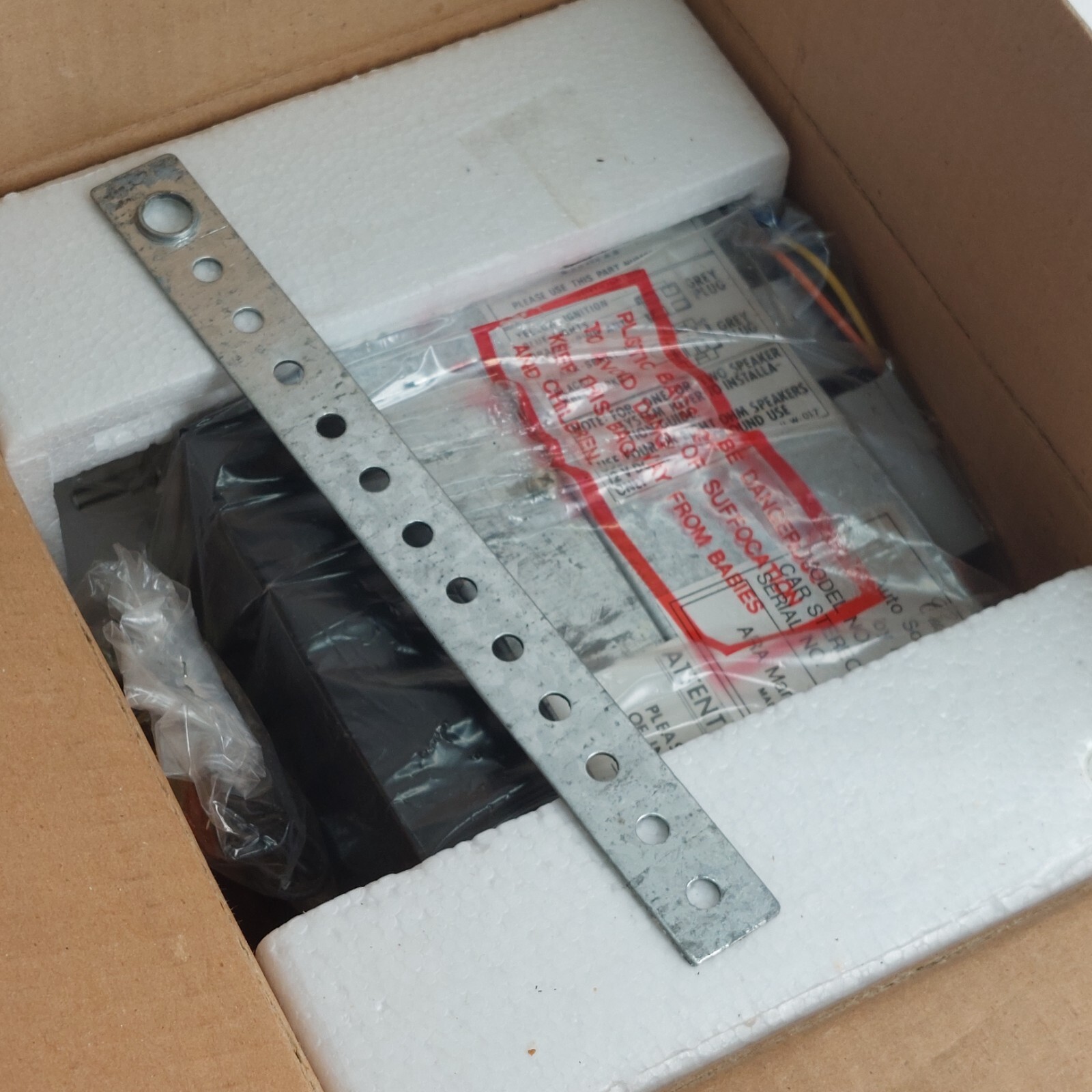 Custom Series ARA In Dash AM Radio Model 9031011-FAM 11 F series base NOS