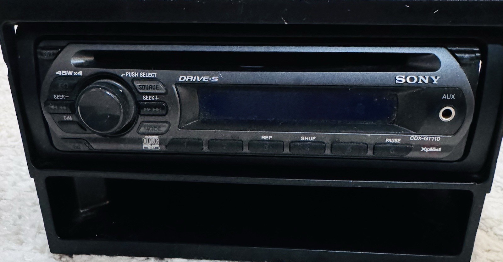 Sony CDX-GT100 CD Player In Dash Receiver