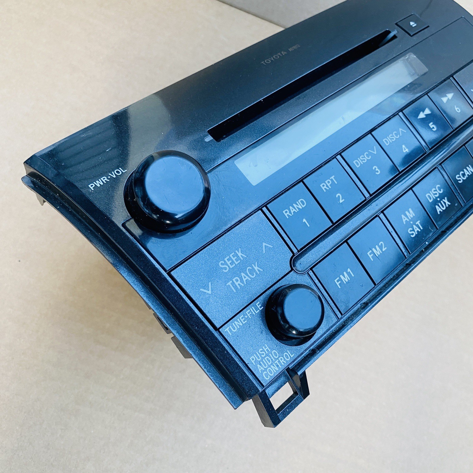 2007-2013 Toyota Tundra OEM AM/FM Radio Tuner CD 86120-0C270 AD1812
