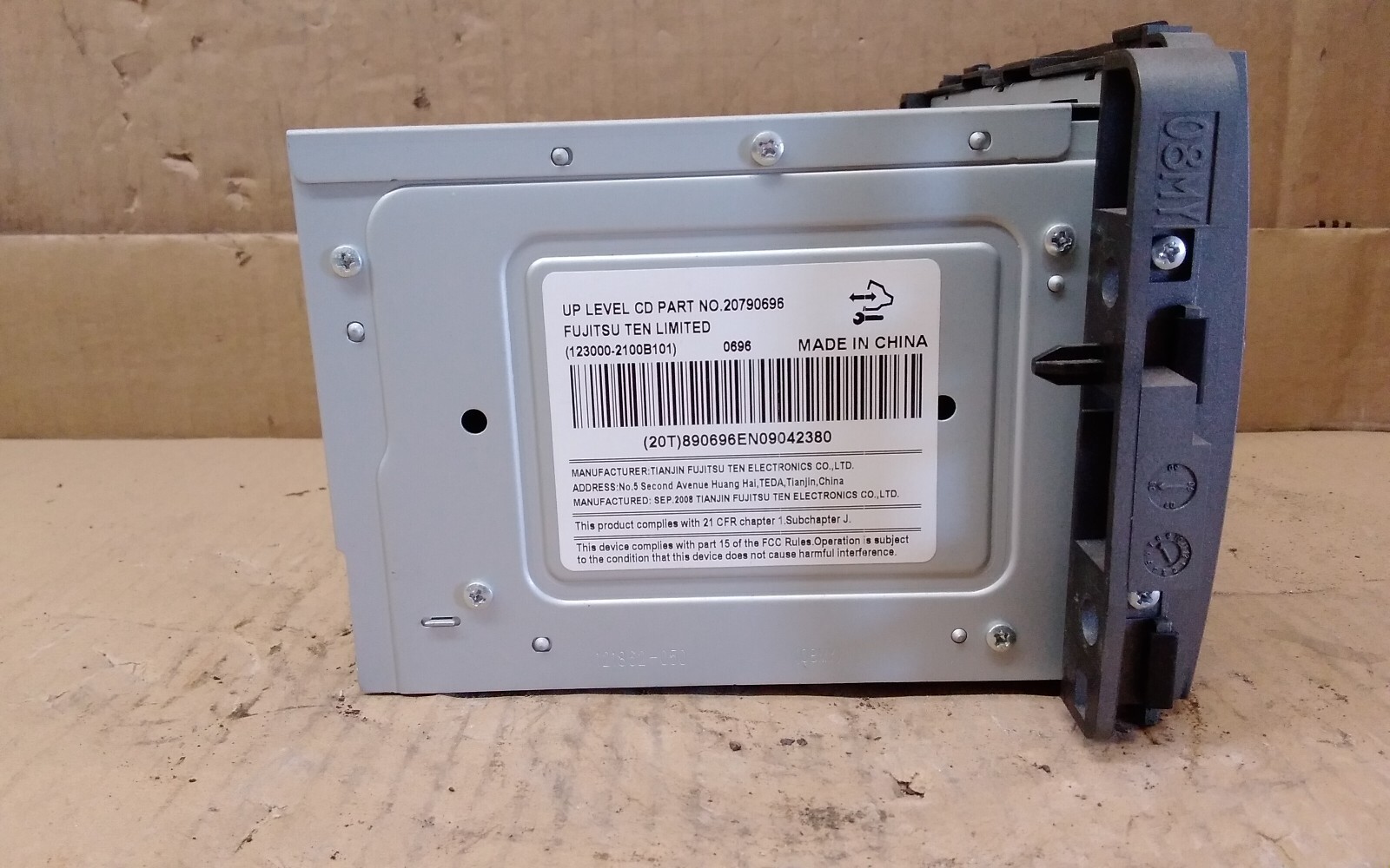 2009 SATURN VUE AM/FM/CD RADIO GREY ID-20790696