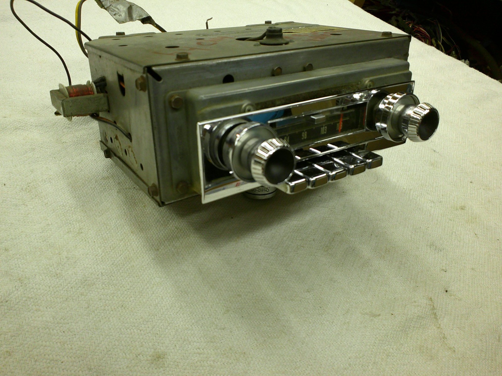 1964 NEW YORKER AM FM RADIO OEM USED CHRYSLER