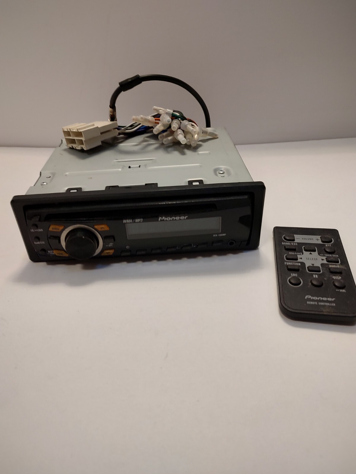 Pioneer Car Radio DEH-1300MP w/ Remote