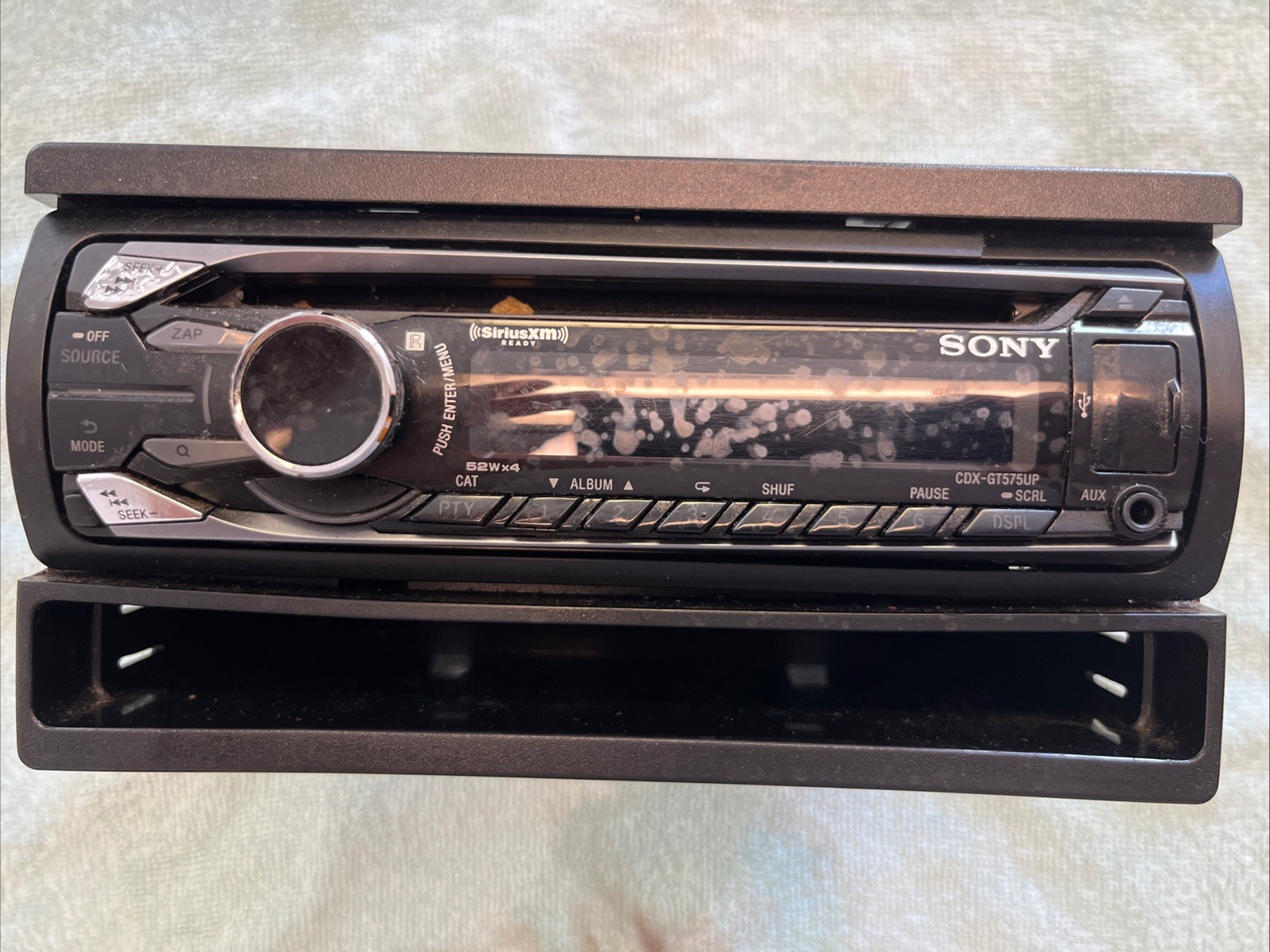 Sony CDX-GT575UP FM/AM Compact Disc Player Sirius XM /No Wires Radio Only + Face