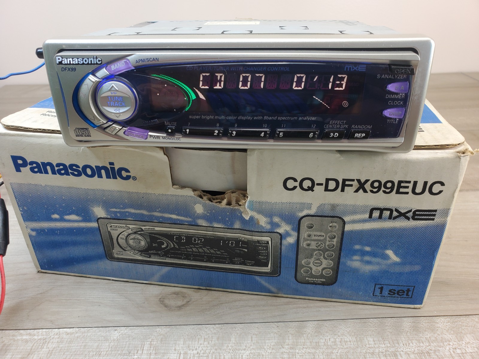 Panasonic CQ DFX-99EUC 5volts car cd player eq spectrum analyzer radio