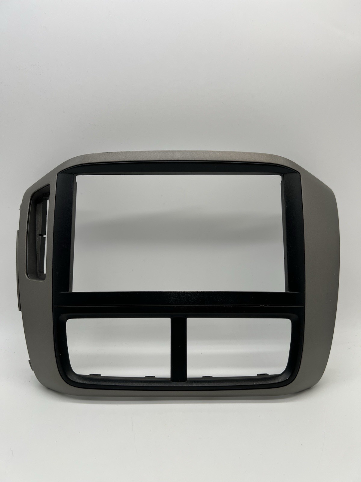 Honda Pilot 2003-2005 OEM Radio/Stereo CD/Cassette 39100-S9V-A120 With Trim