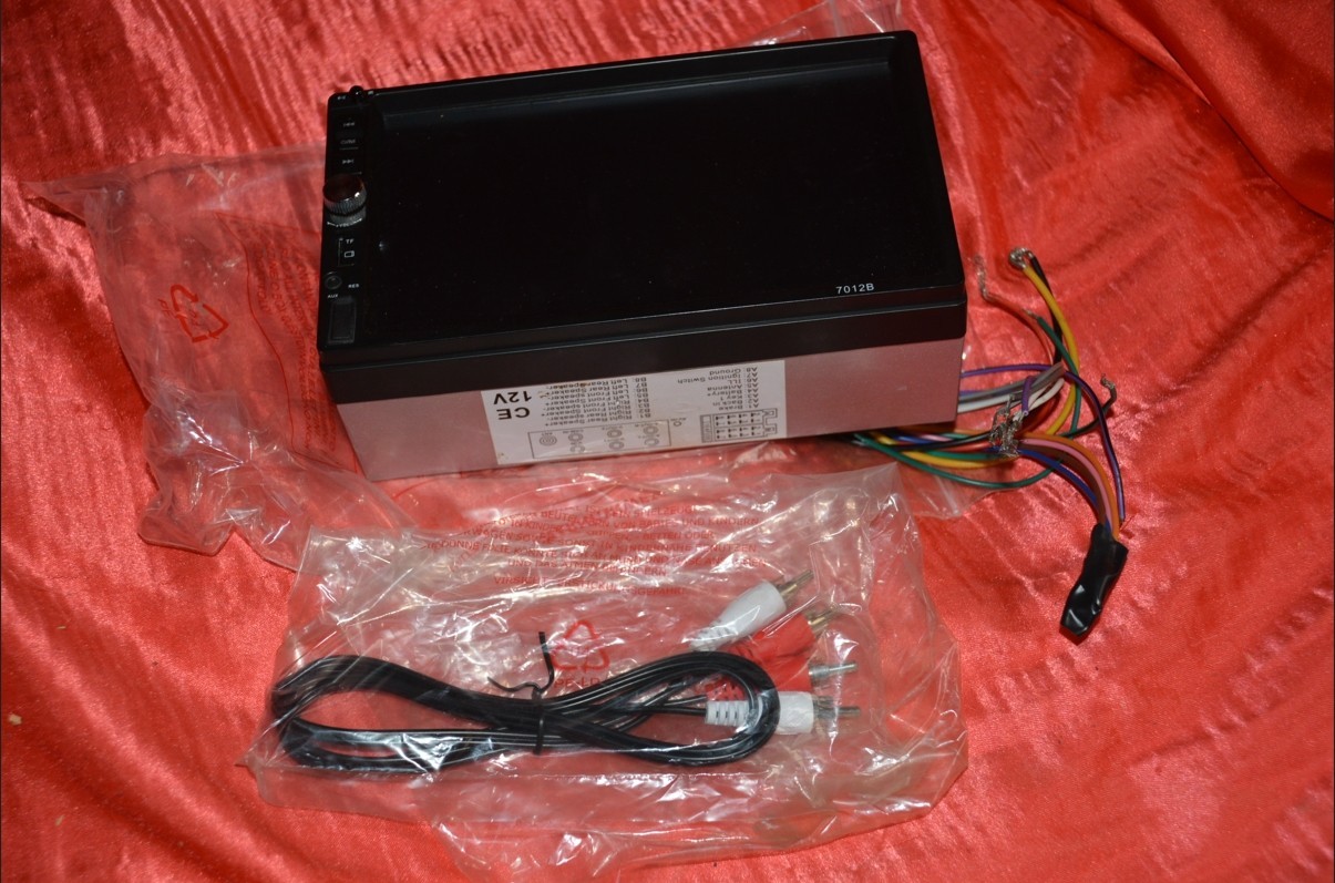 7 inch Dual Din 2 Din LCD LED Touchscreen AM/FM Digital Radio 7012B * USED READ*