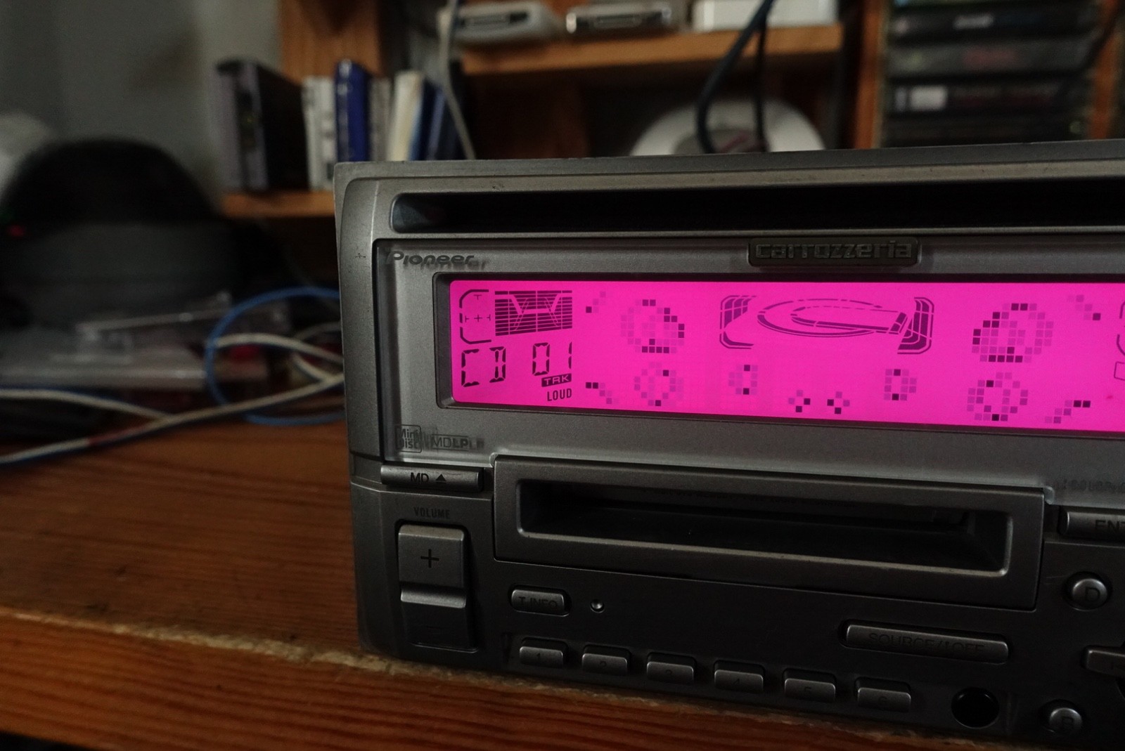 Pioneer Fh-P555MZ. 2 Dins- CD/MD/Aux-Bluetooth Player. BBE/Surround Mode.