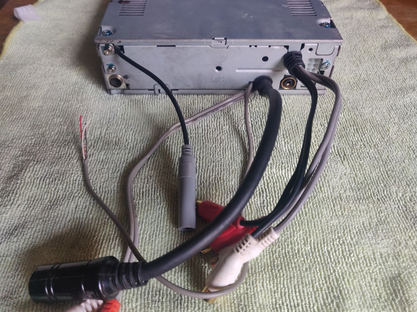 Clarion Addzest DRX9255 With FM 87.9-107.9 MHz.