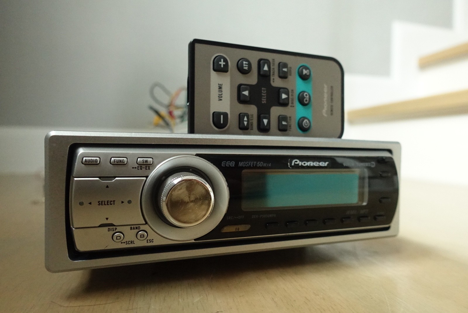 Pioneer DEH-P5850MPH. CD Player In Dash Receiver.Aux-Bluetooth. US Fm Tuner.