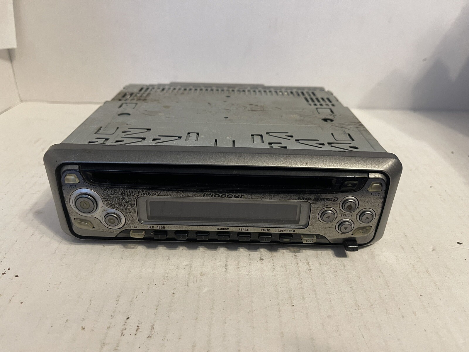 Pioneer DEH-1600 AM FM Radio Single Disc CD Player Detachable Face DEH-1600