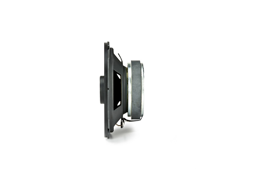 Alpine UTE-73BT Receiver No CD Kicker 44KSS504 5.25″ 44KSC69304 6×9″ Speakers