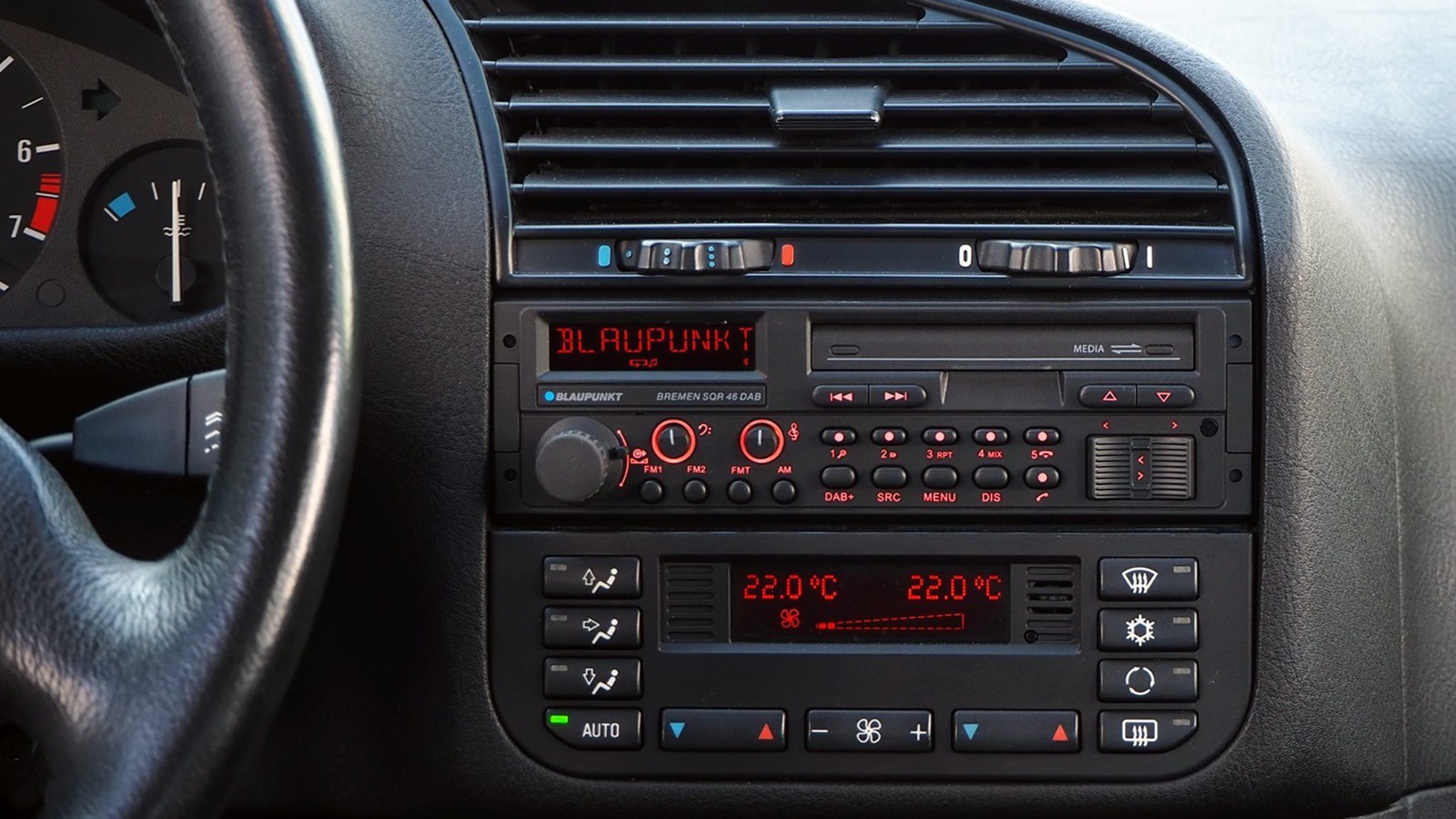 BLAUPUNKT BREMEN SQR 46 DAB / RETRO SINGLE DIN CAR RADIO W/ BLUETOOTH/ DAB/ USB+