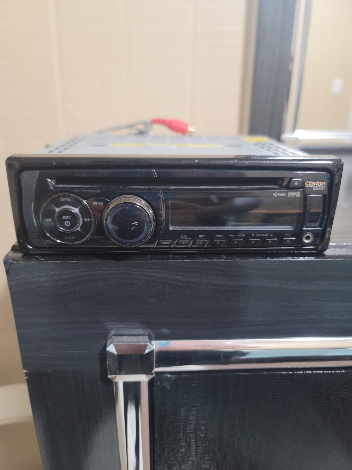 Clarion CZ401. CD/MP3/USB, Sirius Ready HD Radio 200 Wtts