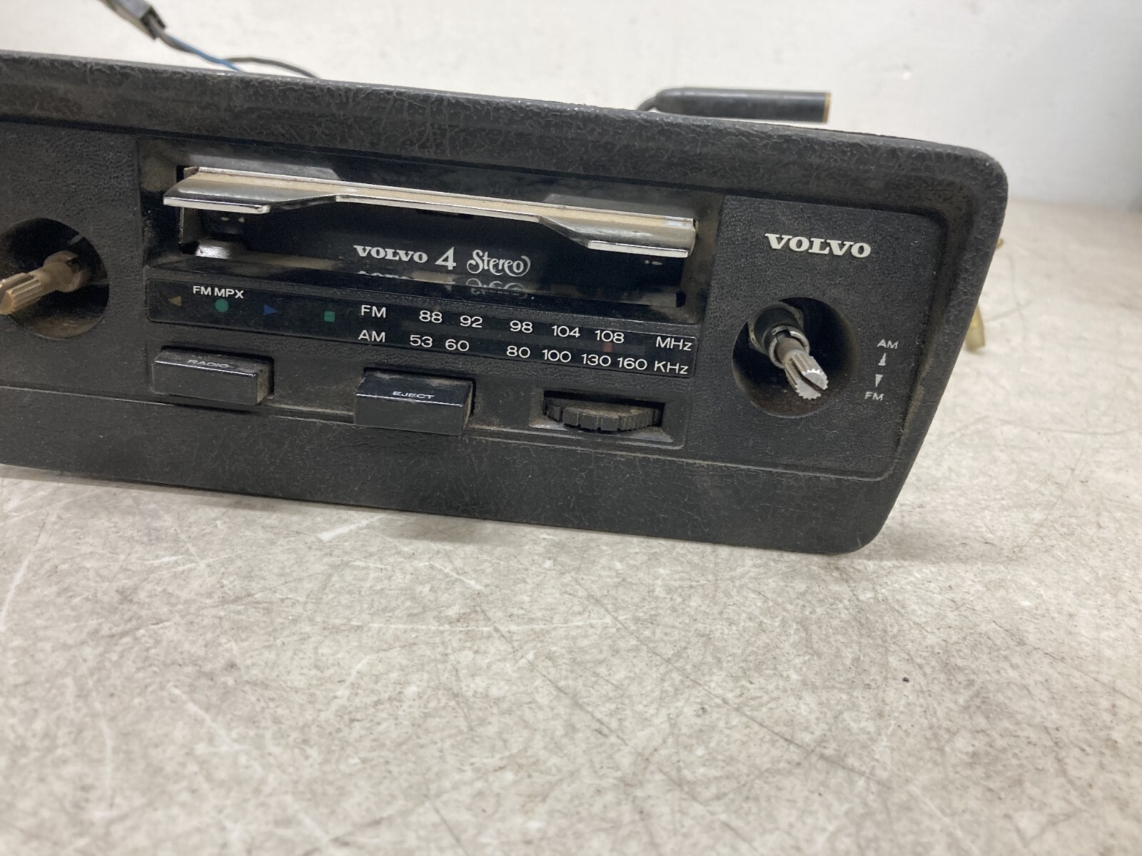 VINTAGE VOLVO FM MPX CASSETTE CAR RADIO, 4 STEREO (model unknown)