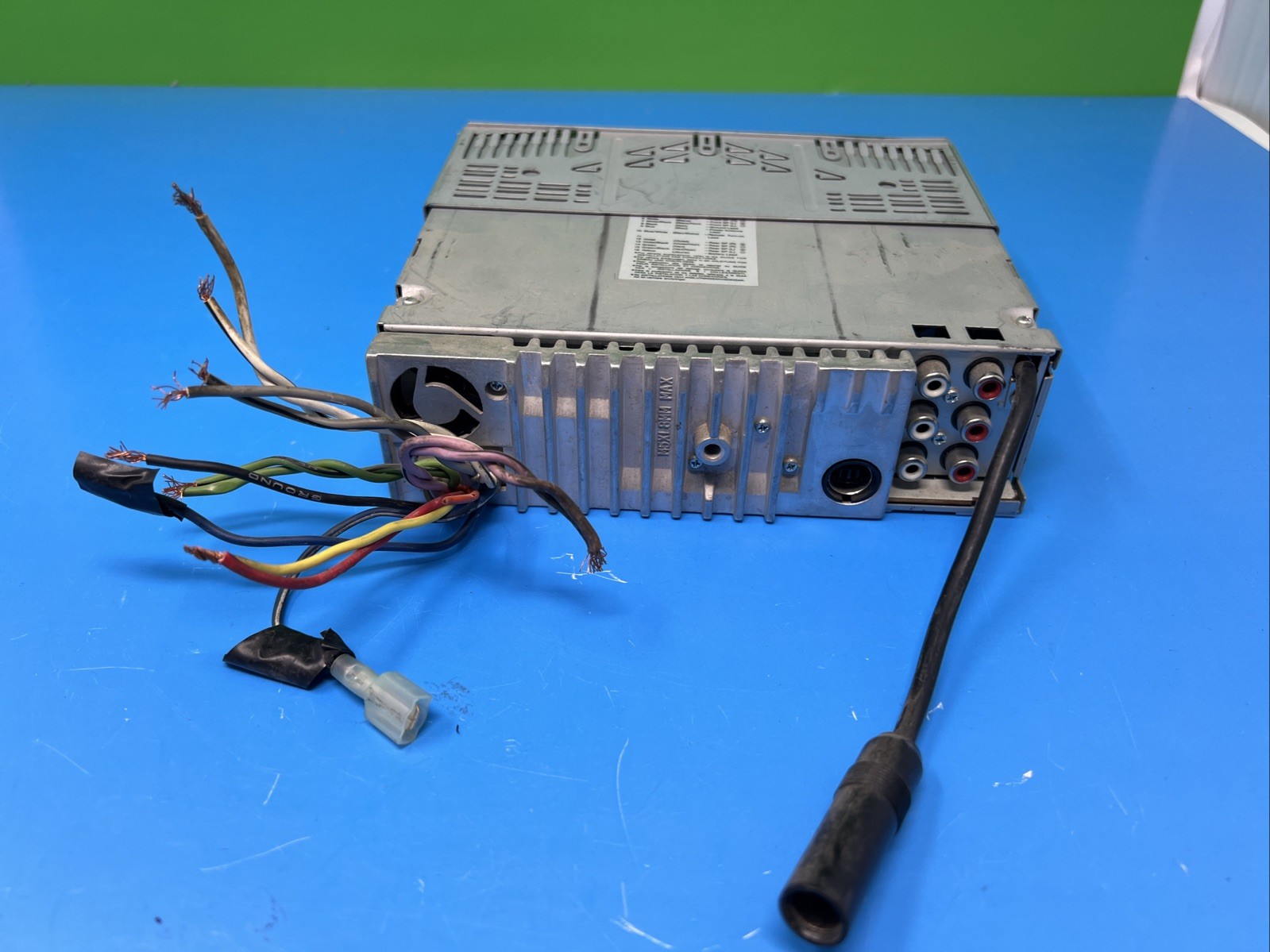 ALPINE BLUETOOTH CAR AUDIO STEREO IN DASH CD UNIT CDA-9825 EQ VINTAGE RARE SUB!