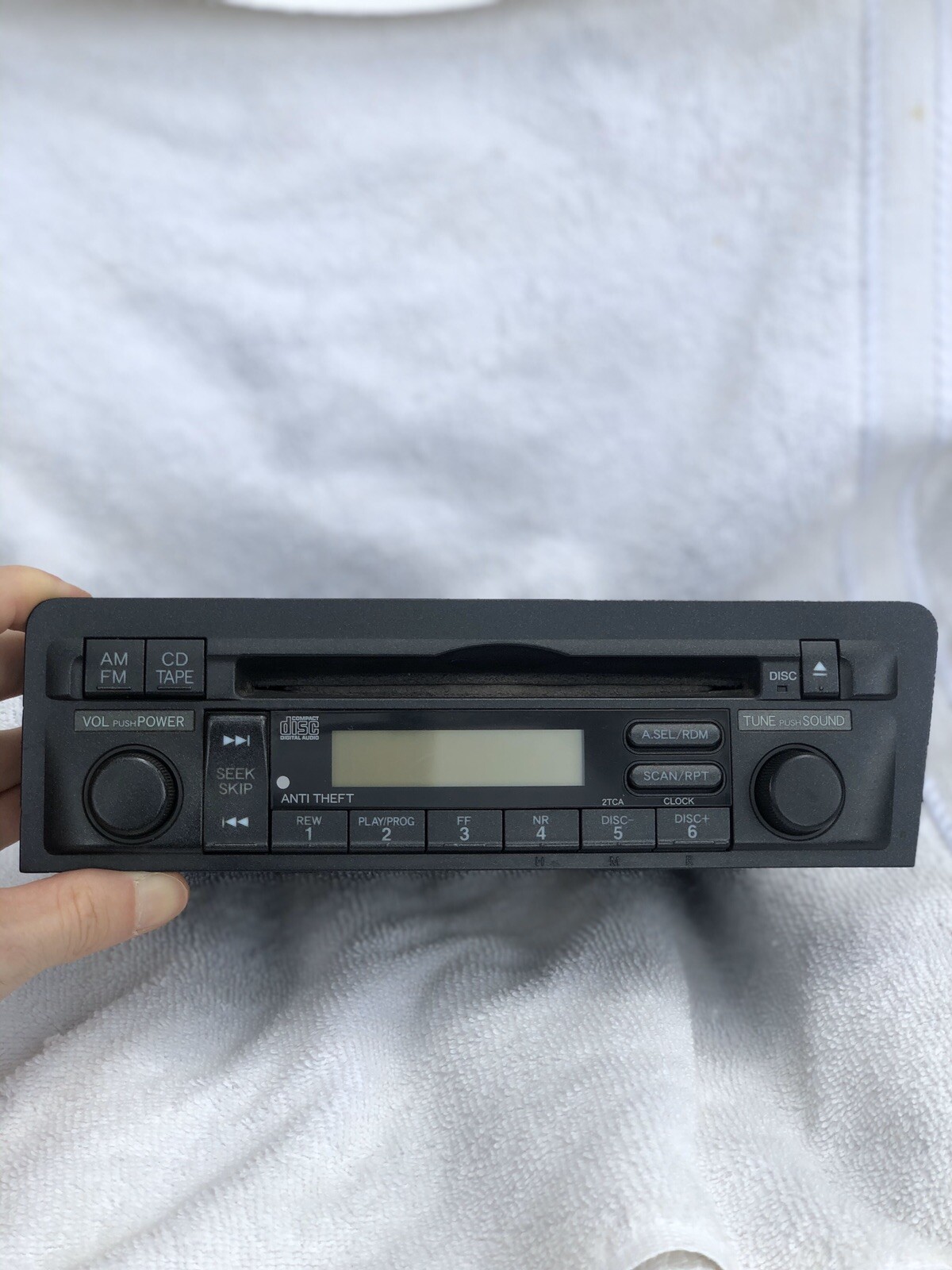 Honda Civic AM/FM Radio W/ CD Player 2001-2004. 39101-S5A-A210-M1