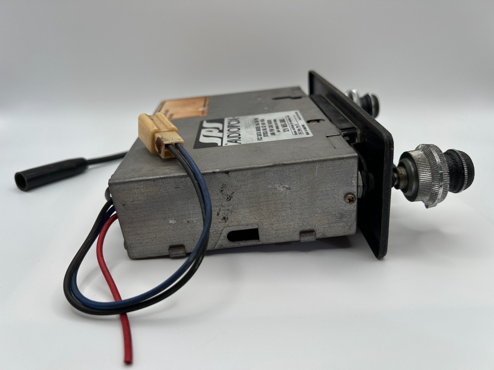 Vintage SPS by AUDIOVOX AM/FM Car Radio Model No. IM-FM Stock No. 82 – Singapore
