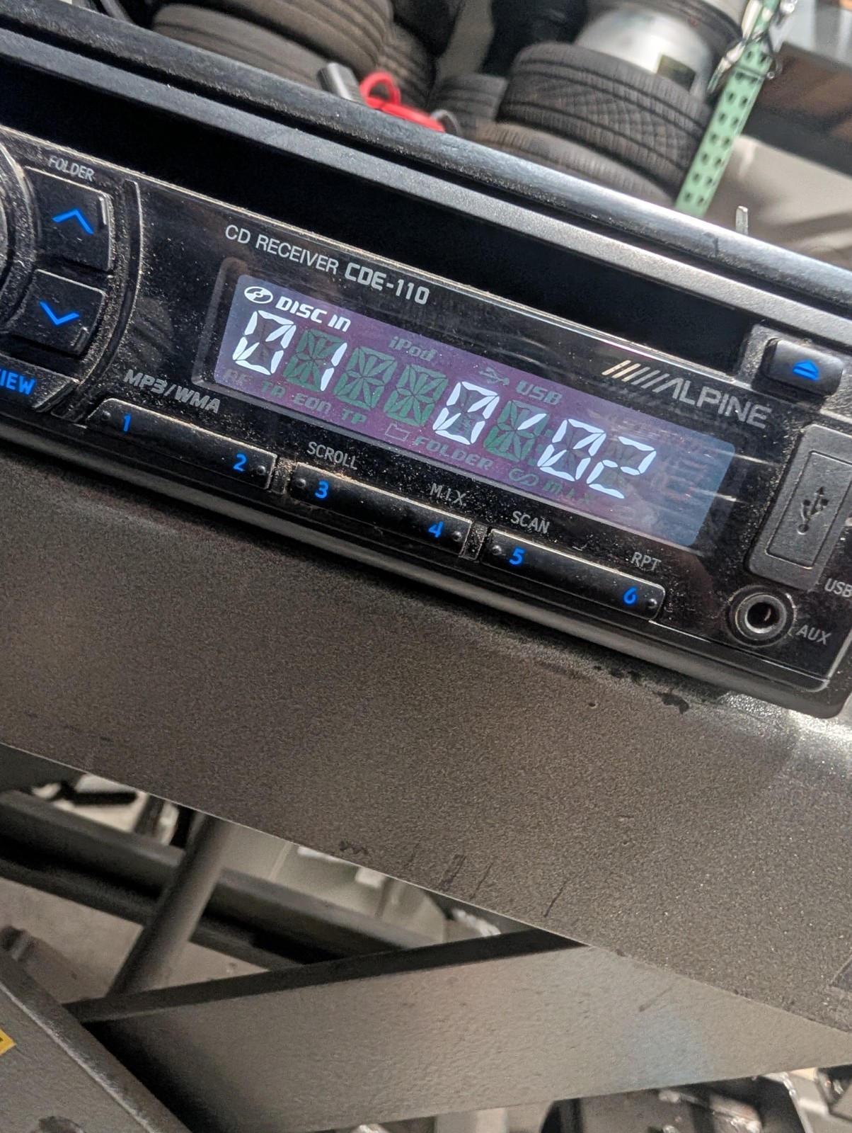 Alpine CDE-110 Receiver MP3/WMA/CD Aux USB Audio Deck Car Sereo Detachable Face