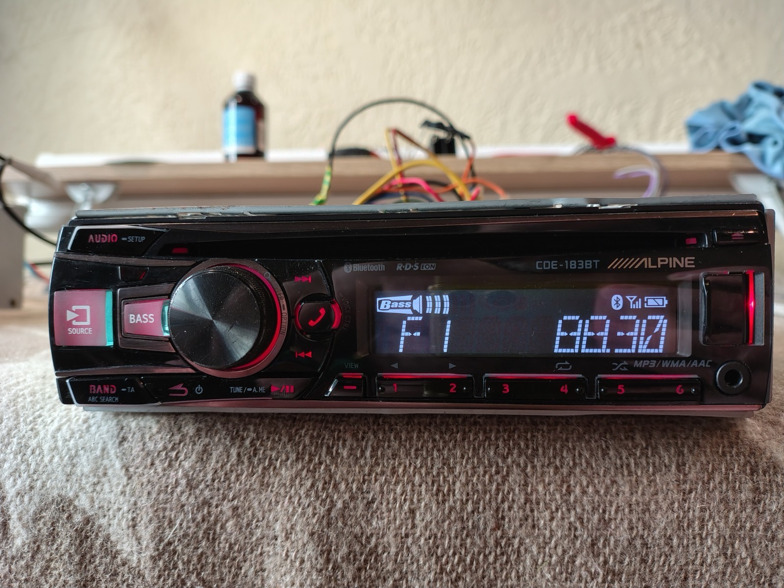 Alpine CDE-183BT Car Stereo CD Media Receiver Fully Working Great Shape