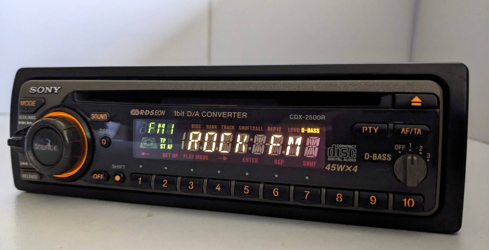 Oldschool Sony CDX-2500R FM/AM Radio CD Player 4 x 45 Watt 1 Bit D/A Converter