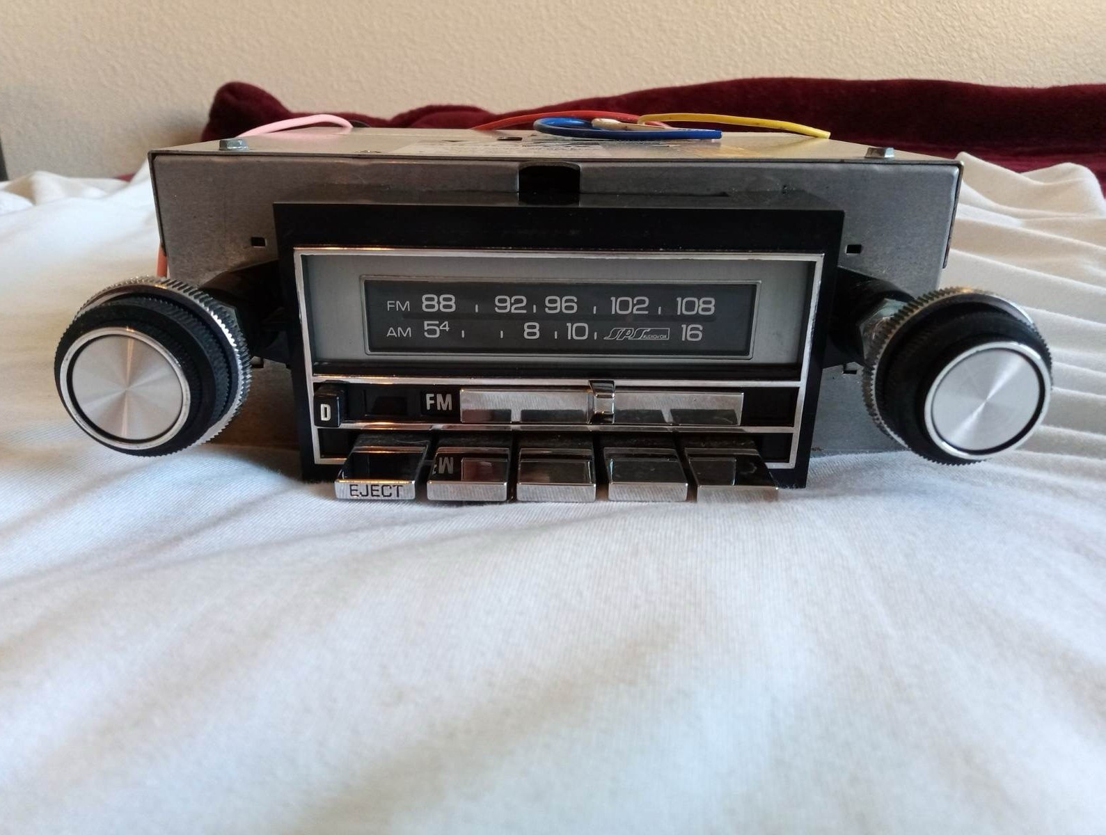 SPS AUDIOVOX NO.80-GM-DLXA In-Dash 8 Track Tape Player AM/FM Radio Stereo 1 DIN