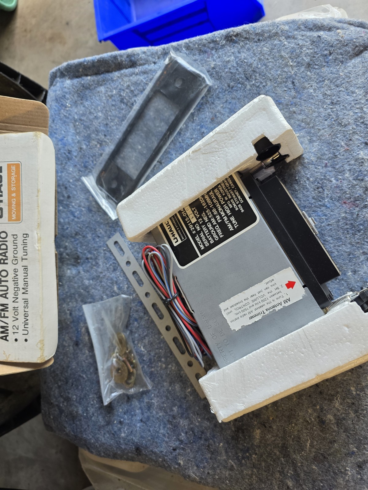 U-Haul UH-1555 Solid State AM/FM Auto Radio Manual Tuning 12V Negative Ground