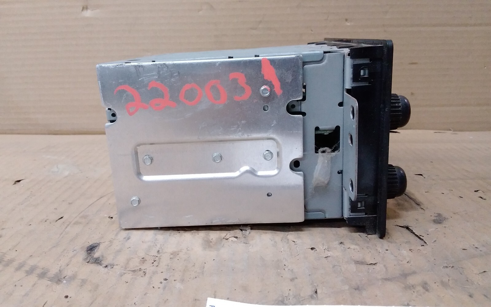 2006 CHEVROLET SILVERADO 1500 AM FM RADIO ID- 15131157 LOCKED!!!!!