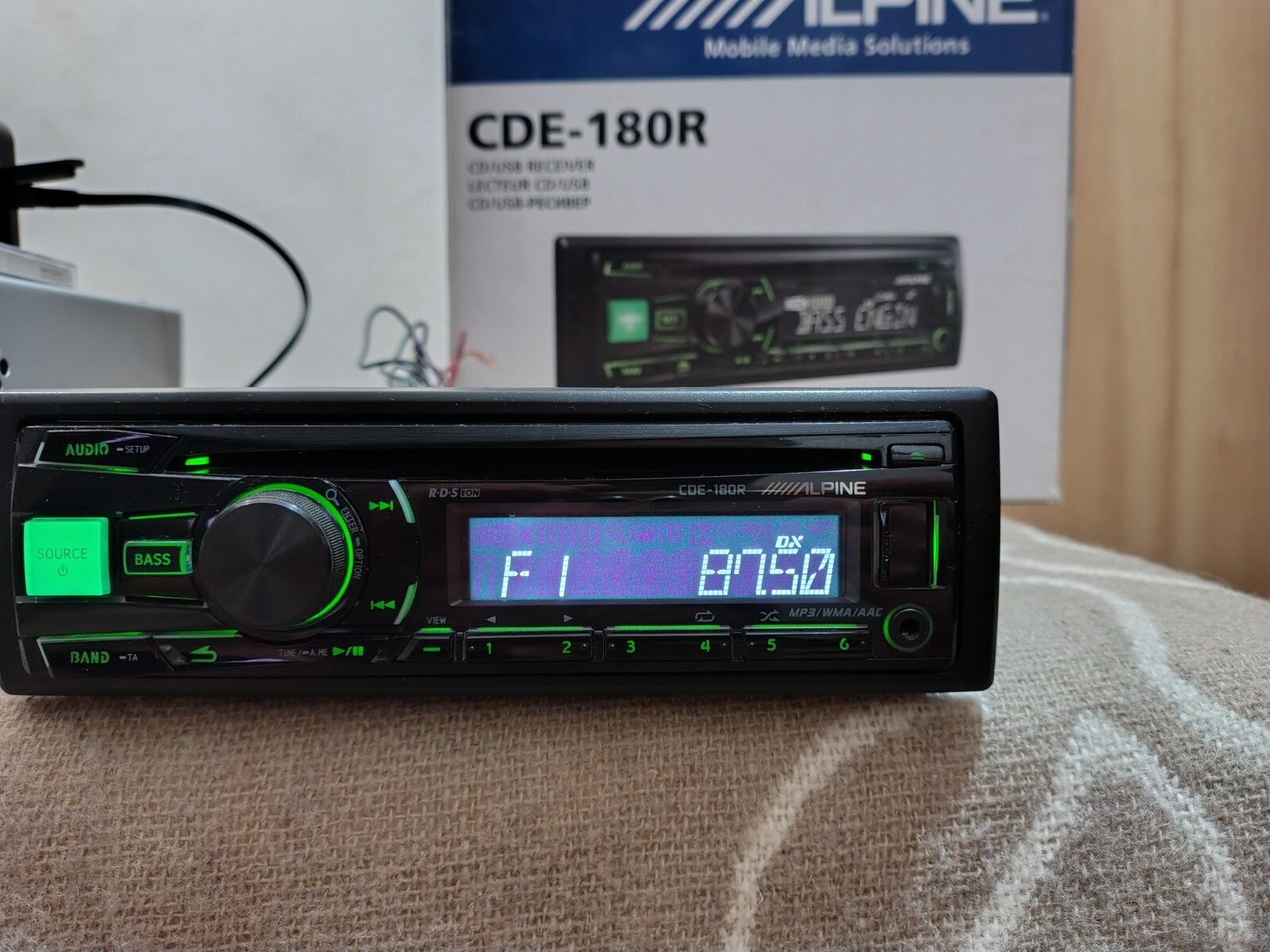 Alpine CDE-180R Car Stereo Mobile Media Receiver Fully Working Good Shape BOX