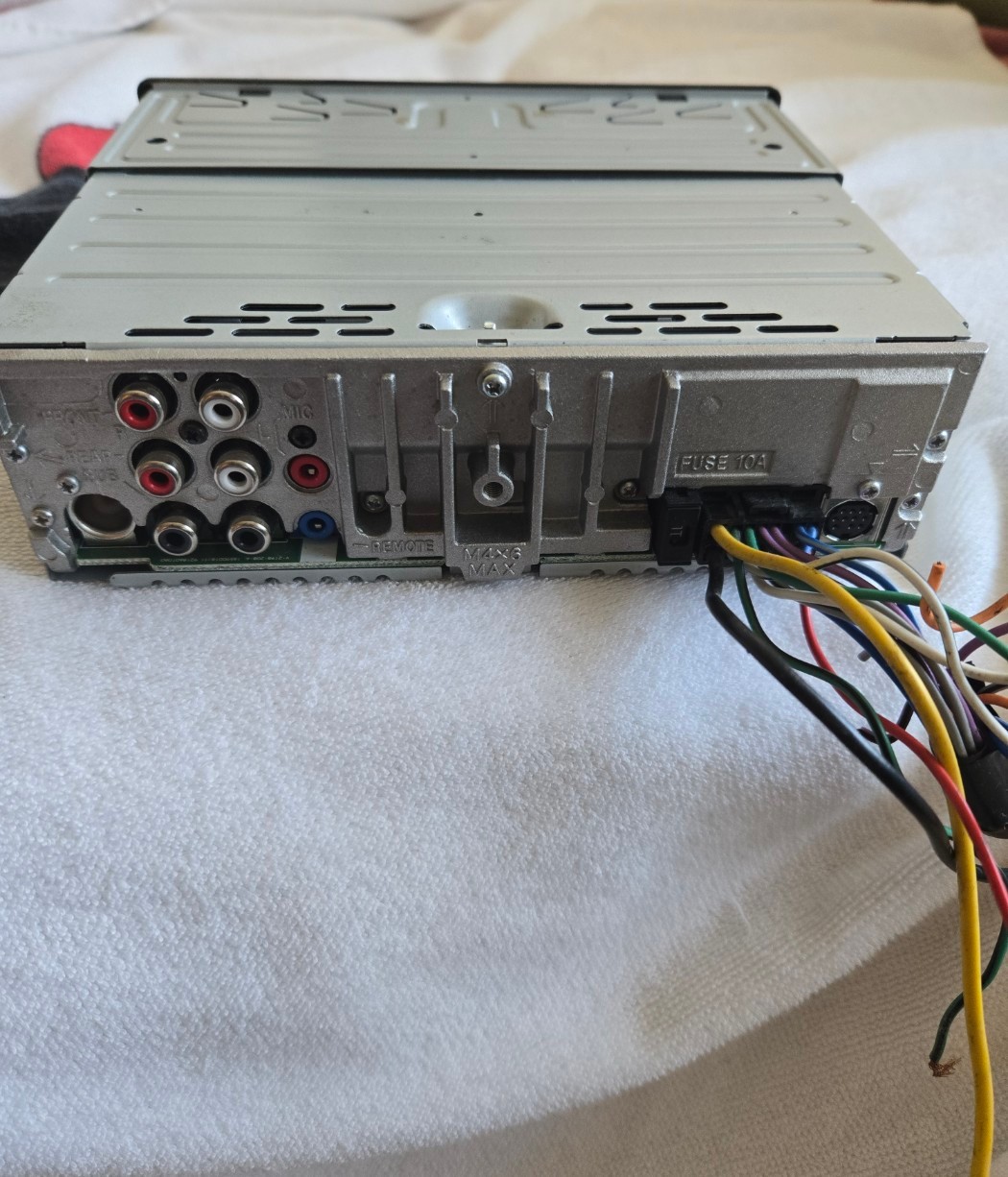 Alpine CDE-175BT CD/USB Receiver with Bluetooth