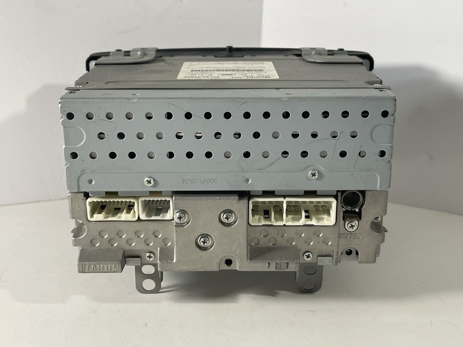 Toyota AM FM Radio CD Player 86120-02440 OEM ***Untested