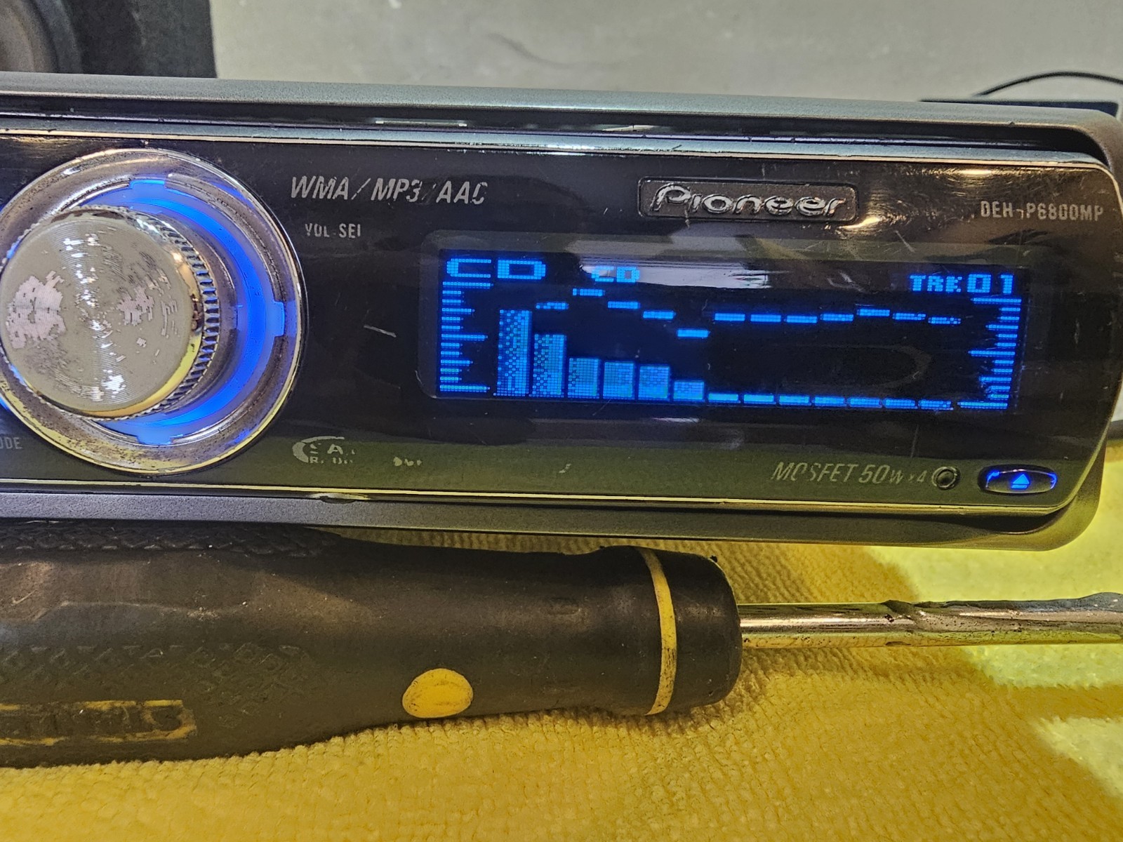 Pioneer Old School HU DEH-P6800mp Cd Receiver. Motorized Face Dolphins Display