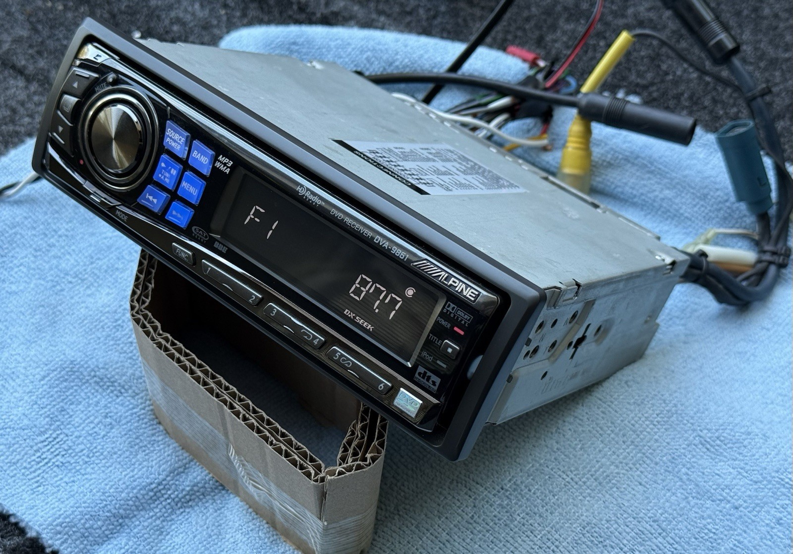 Alpine DVA-9861 DVD/CD/MP3 Player In-Dash US-Market