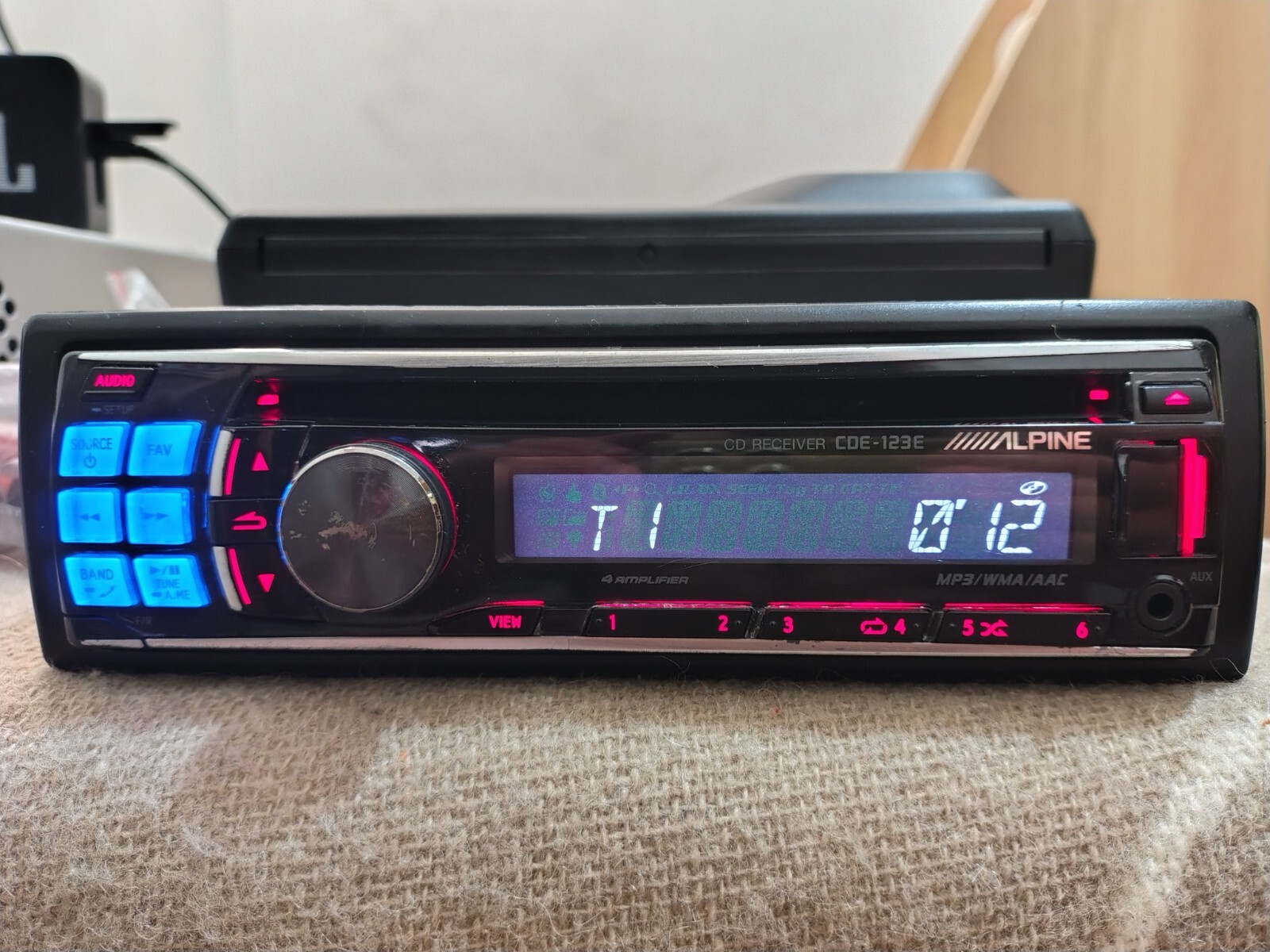 Alpine CDE-123E Car Stereo Mobile Media Receiver Fully Working Good Shape