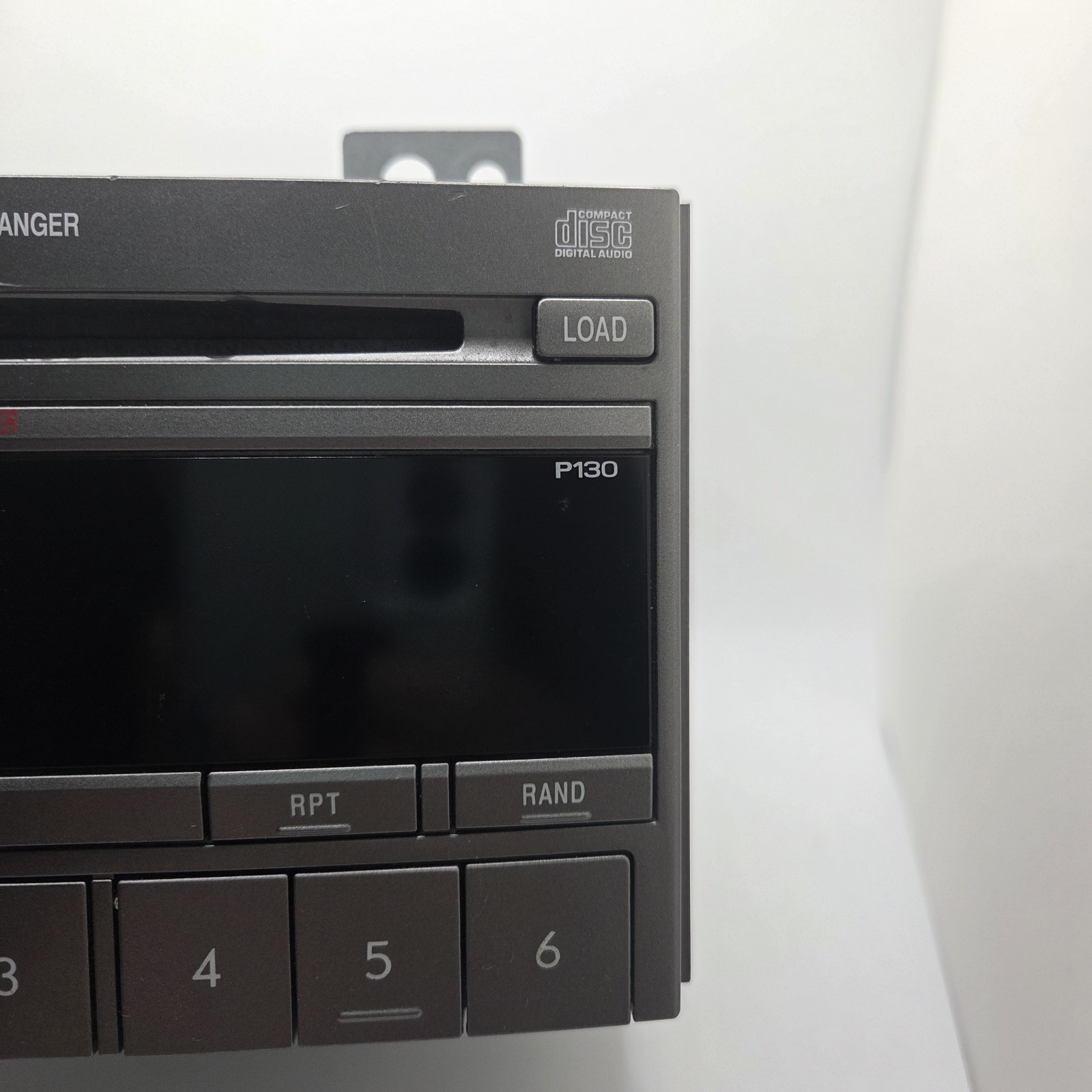 2004-2006 Subaru Forester Radio Weather Band Receiver 6 CD 86201SA110 NOT TESTED