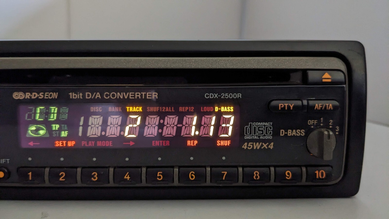 Oldschool Sony CDX-2500R FM/AM Radio CD Player 4 x 45 Watt 1 Bit D/A Converter