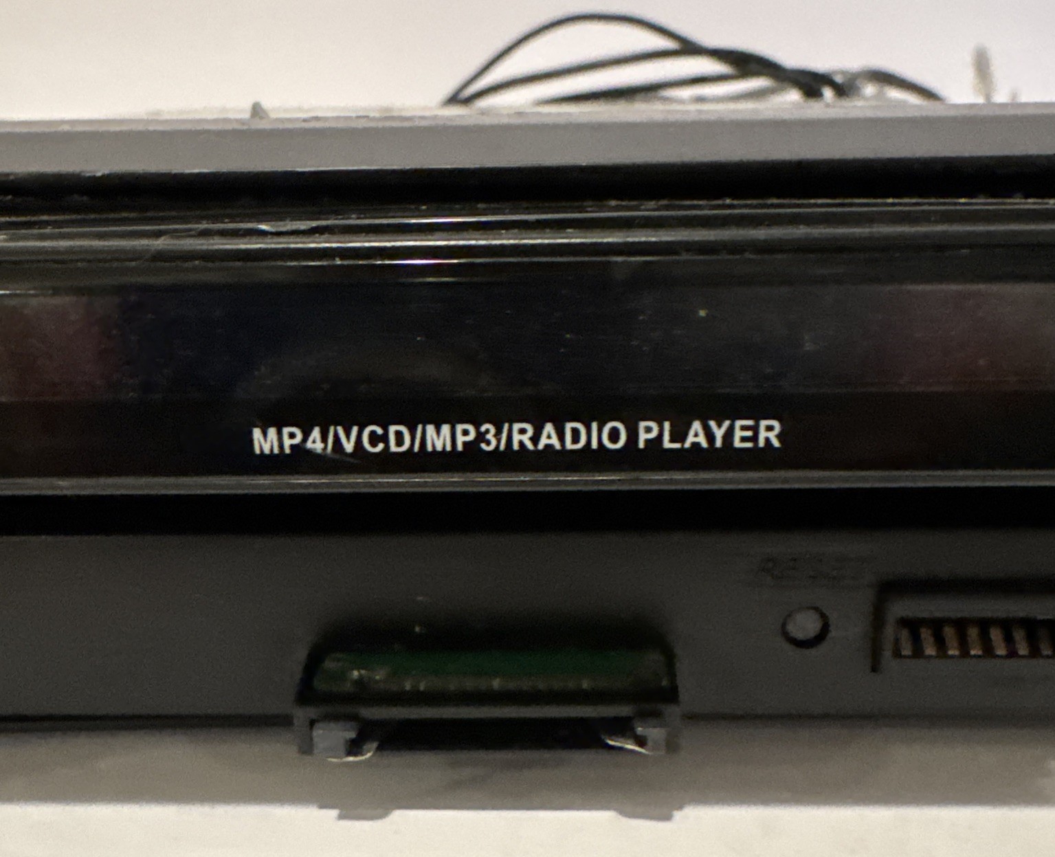 Tview D7905B-D In Car Dash 7′ Multimedia Player MP4/VCD/MP3/Radio Untested
