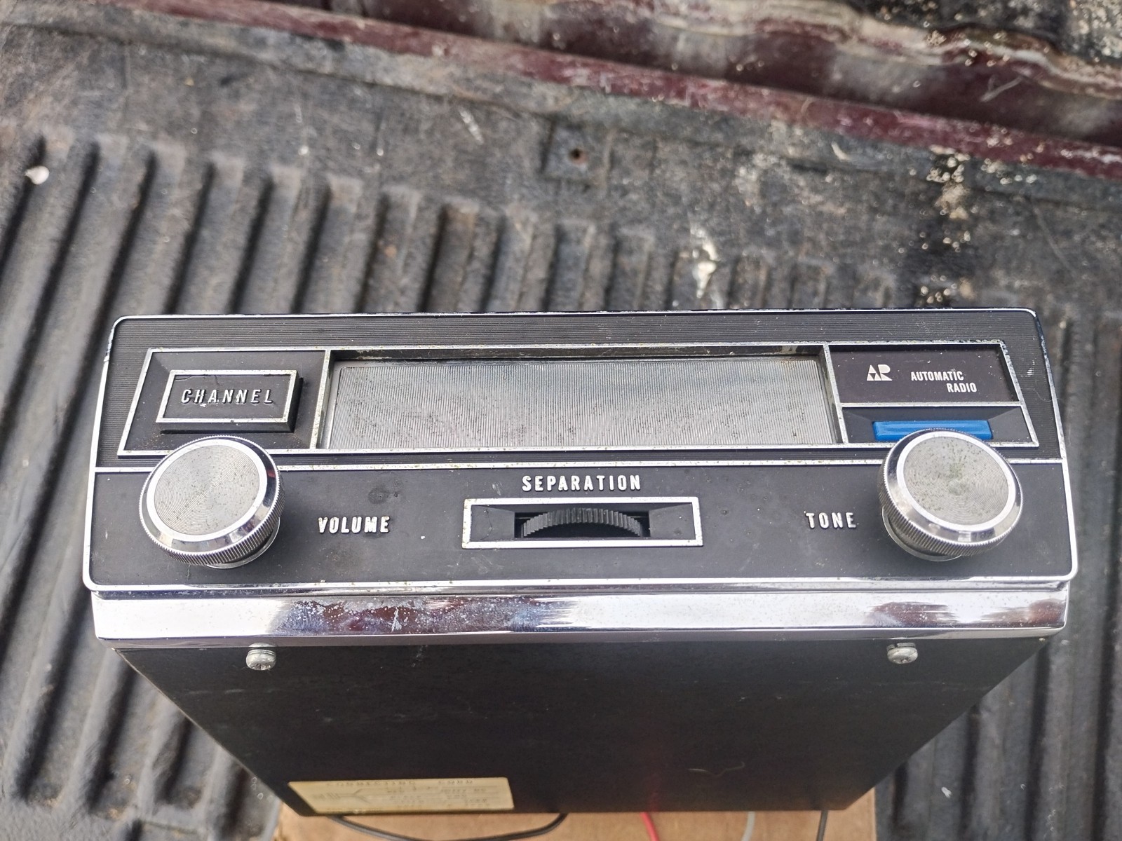 Vintage 1968-69 Ford Mustang Automatic Radio 8-Track player. Model MNE-6725A