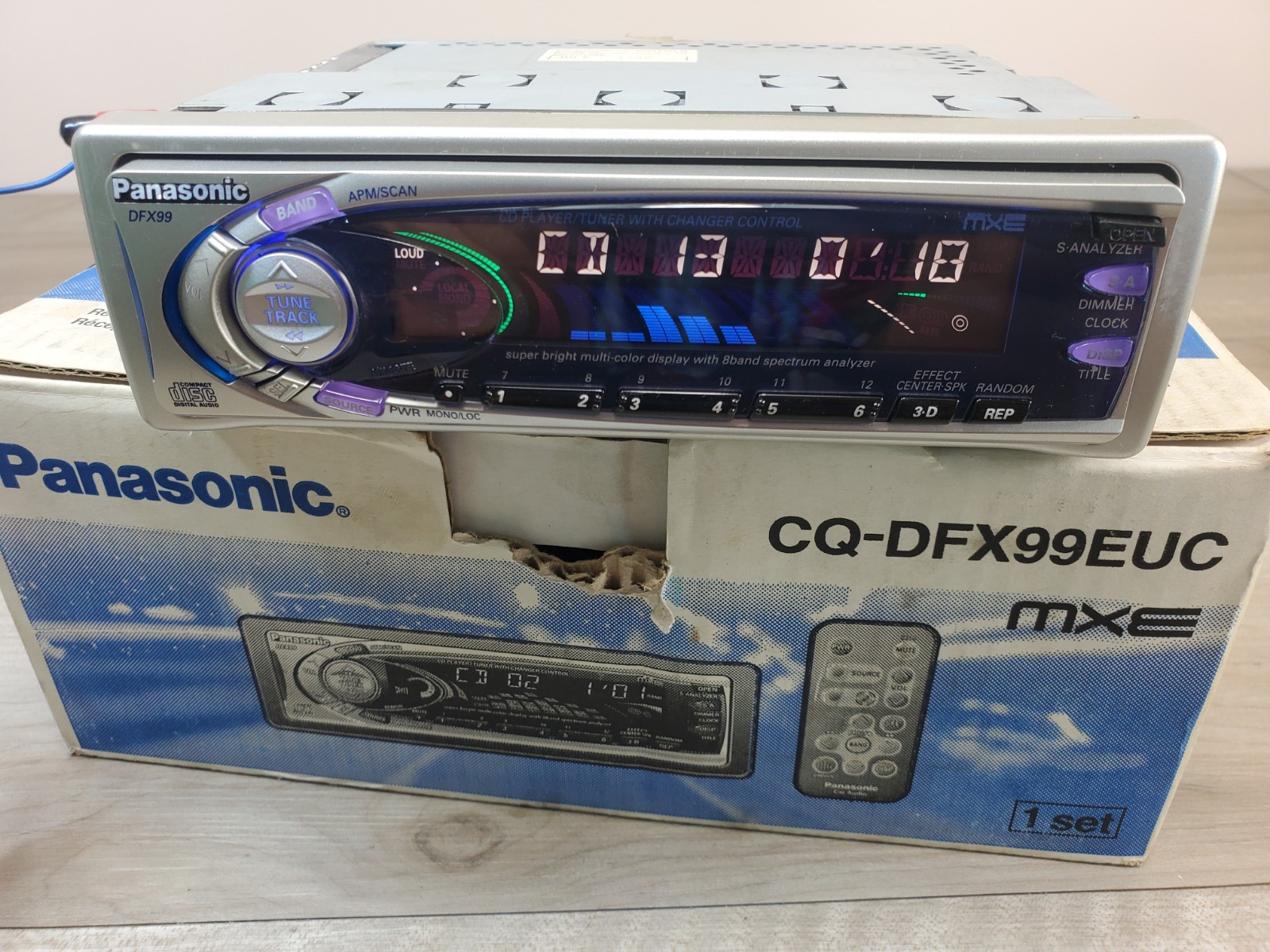 Panasonic CQ DFX-99EUC 5volts car cd player eq spectrum analyzer radio