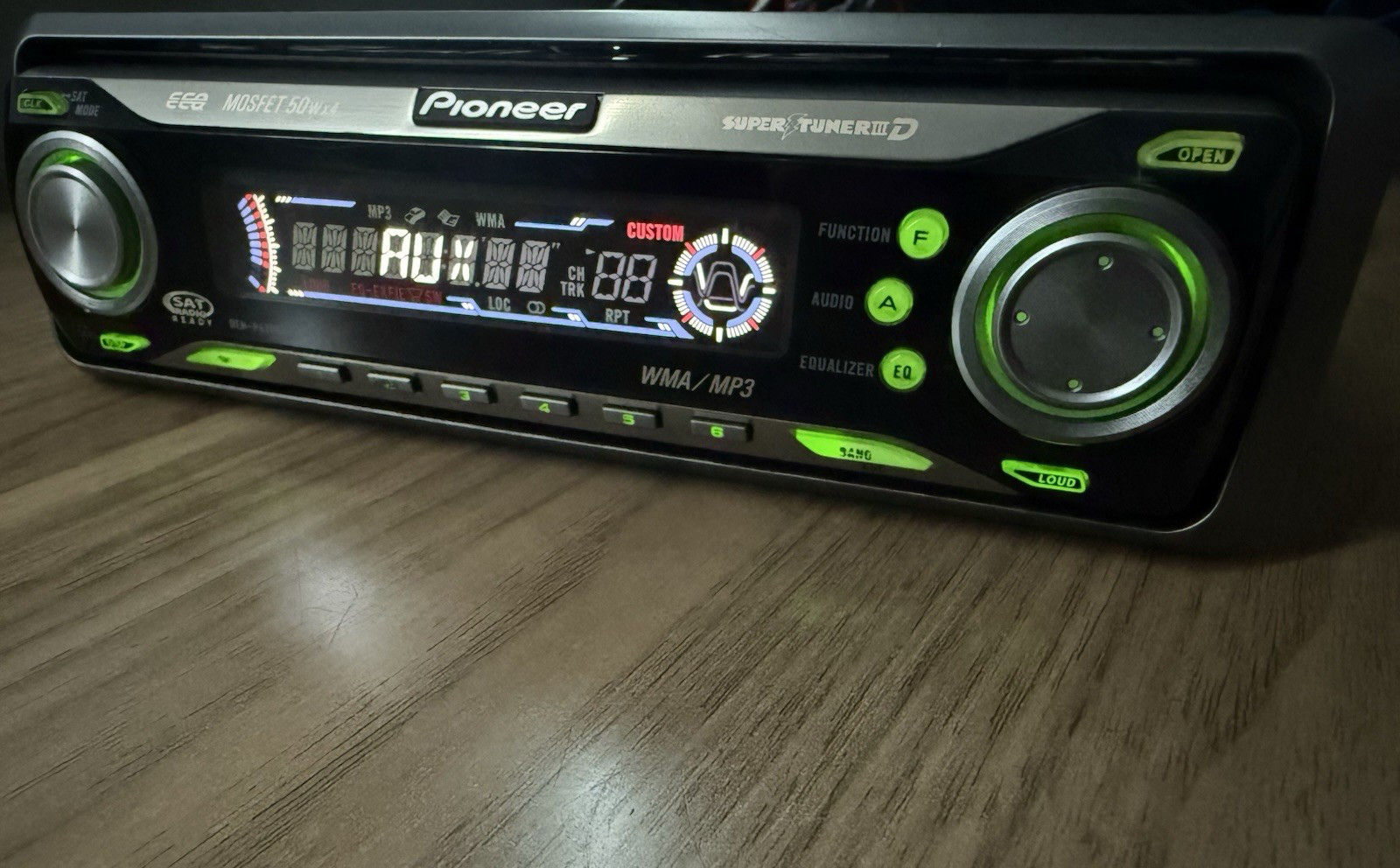 PIONEER BLUETOOTH CAR AUDIO STEREO CD OLD SCHOOL DEH-P4700MP EQ SUB VINTAGE RARE