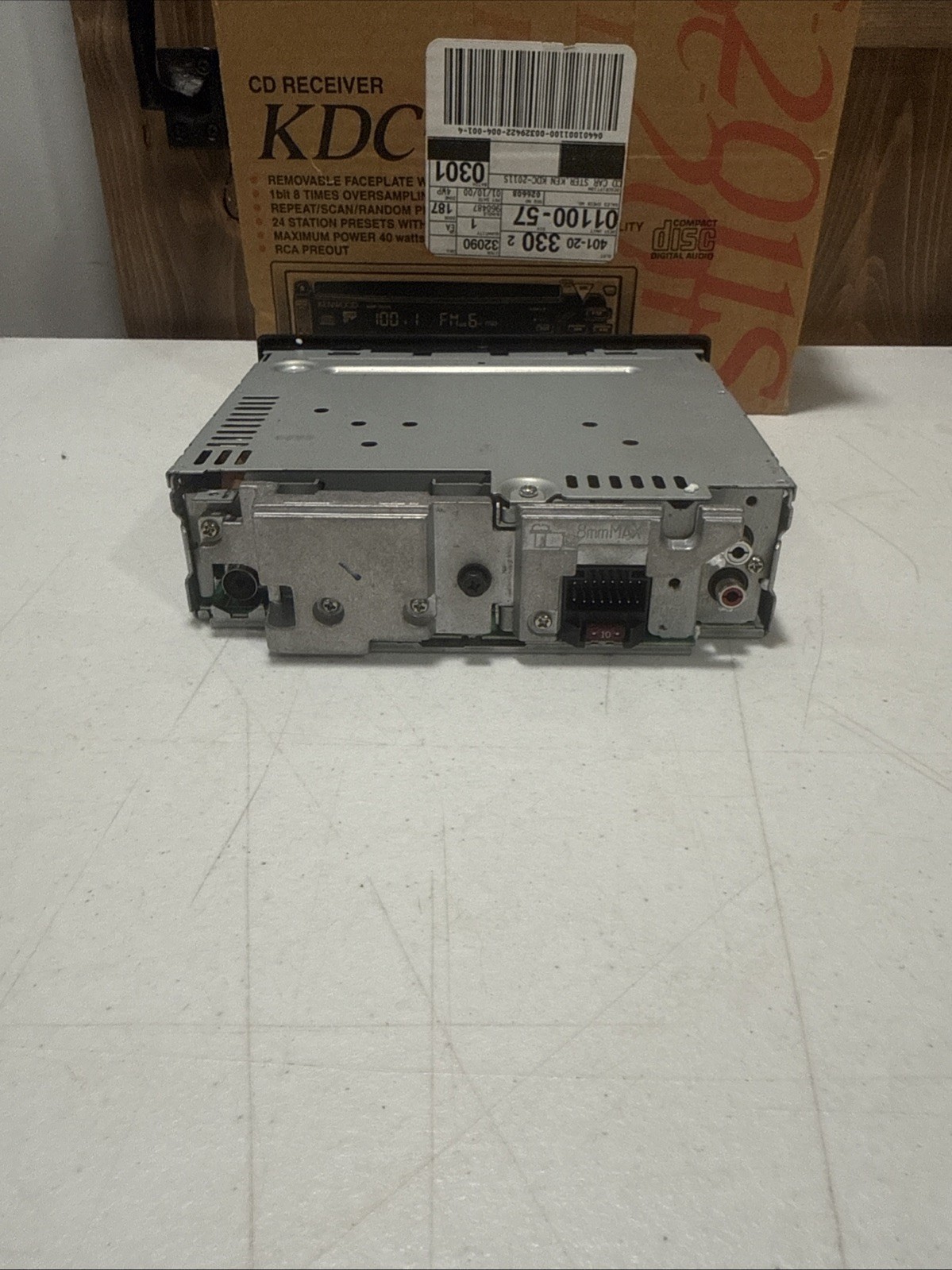 Kenwood CD Receiver with (KDC-3005) Pre-owned Not Tested With Box