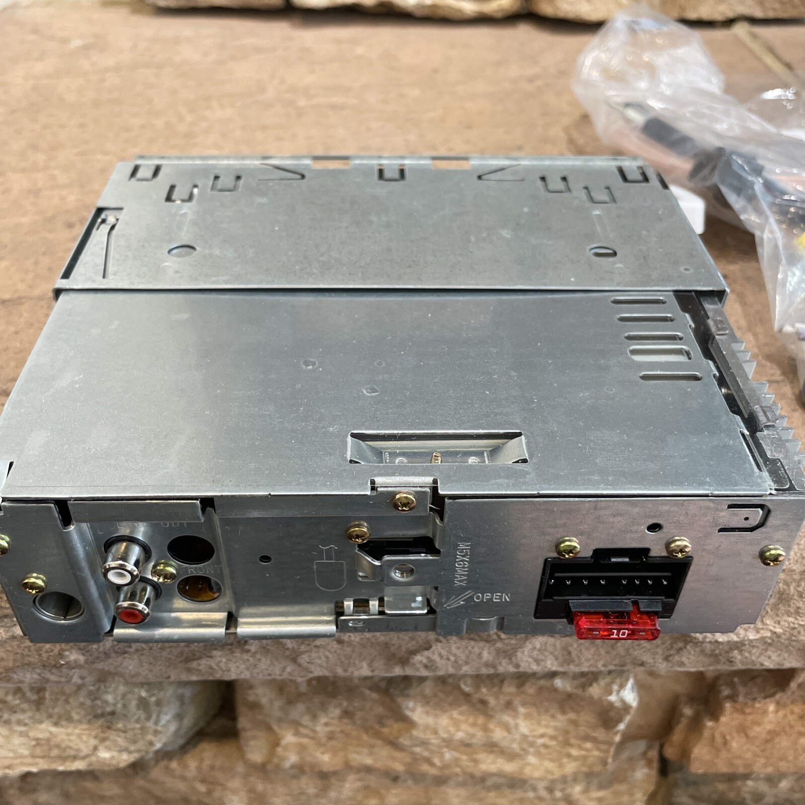 JVC KD-S640WT CD In Dash Receiver
