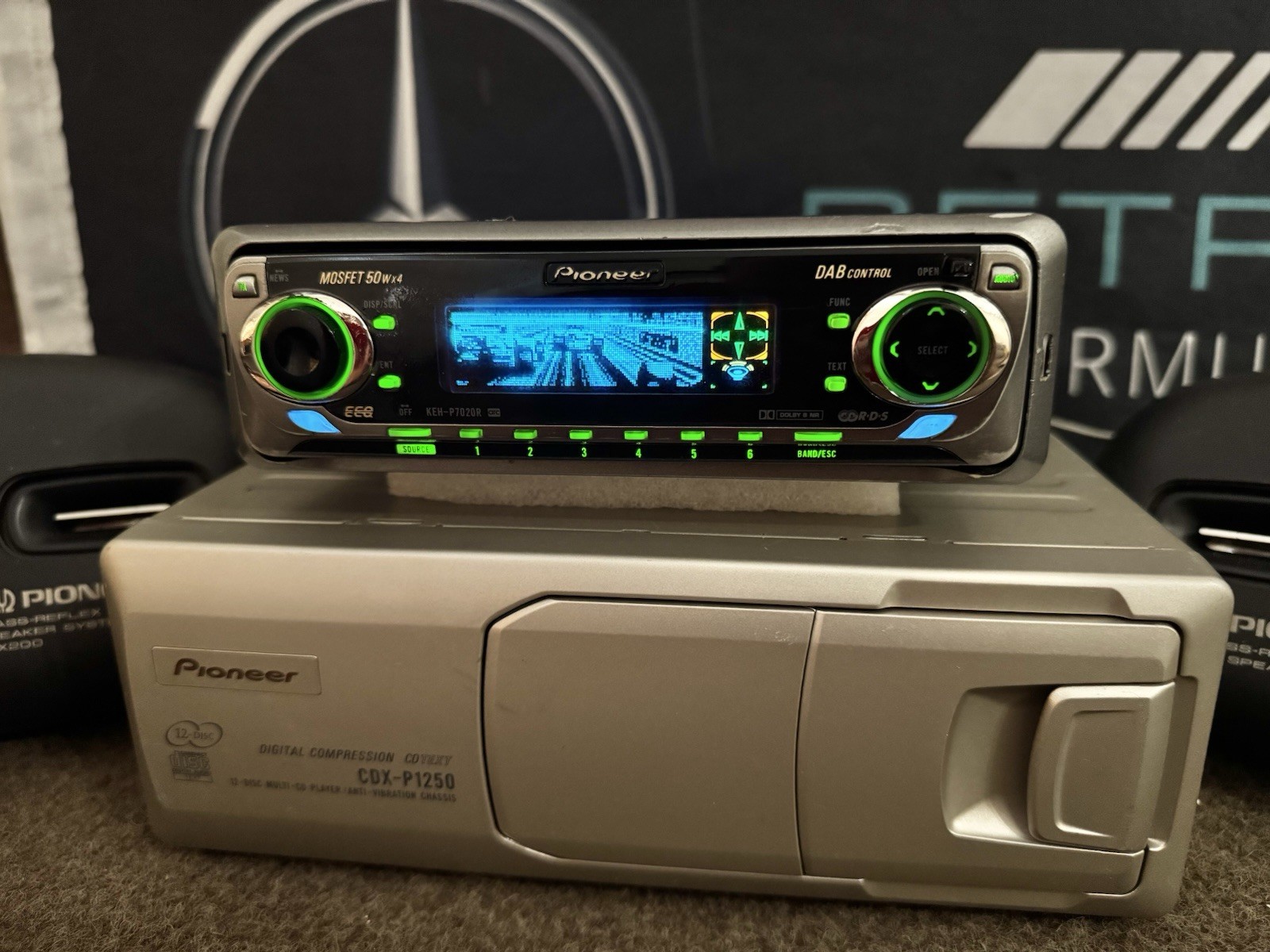 PIONEER KEH-P7020R Car LW/MW/FM Cassette Player & CD-Changer CDX-P1250 Dolphin D