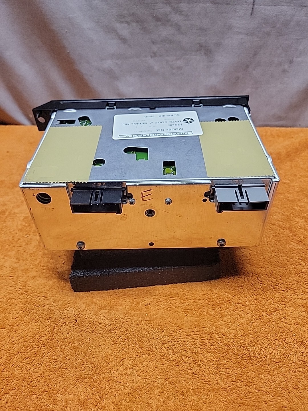 B74•Chrysler Corporation OEM In Dash Unit Car AM-FM Stereo Audio Model #5269411