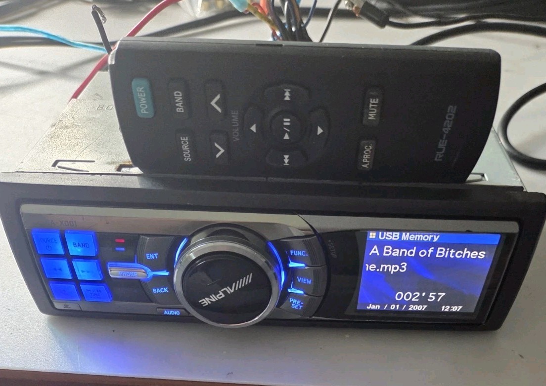 Alpine iDA-X001 Stereo 18 Watts RMS USB Aux NO BLUETOOTH With Remote