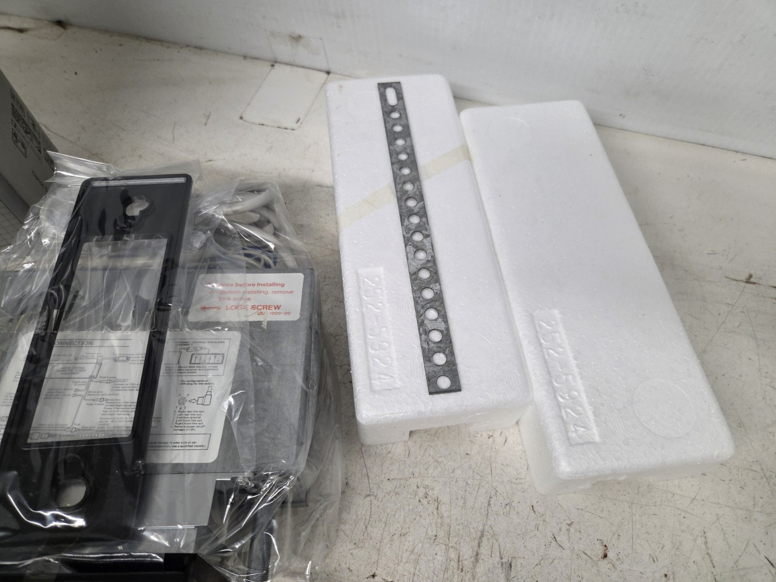 Vintage NOS Clarion 9300T AM/FM Stereo Cassette Tuner Shaft Mount Old School