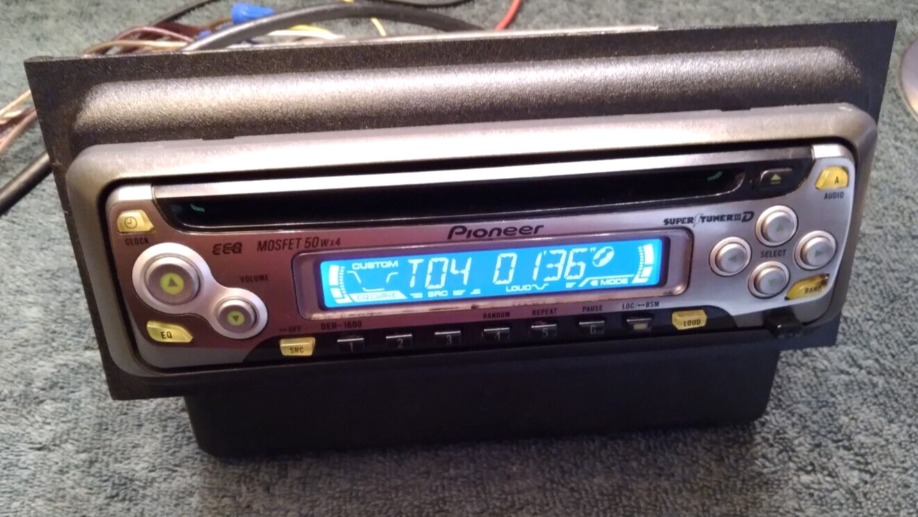 Pioneer “Old School” DEH-1600, CD/ Receiver, 200 watts Easy EQ, Works Great