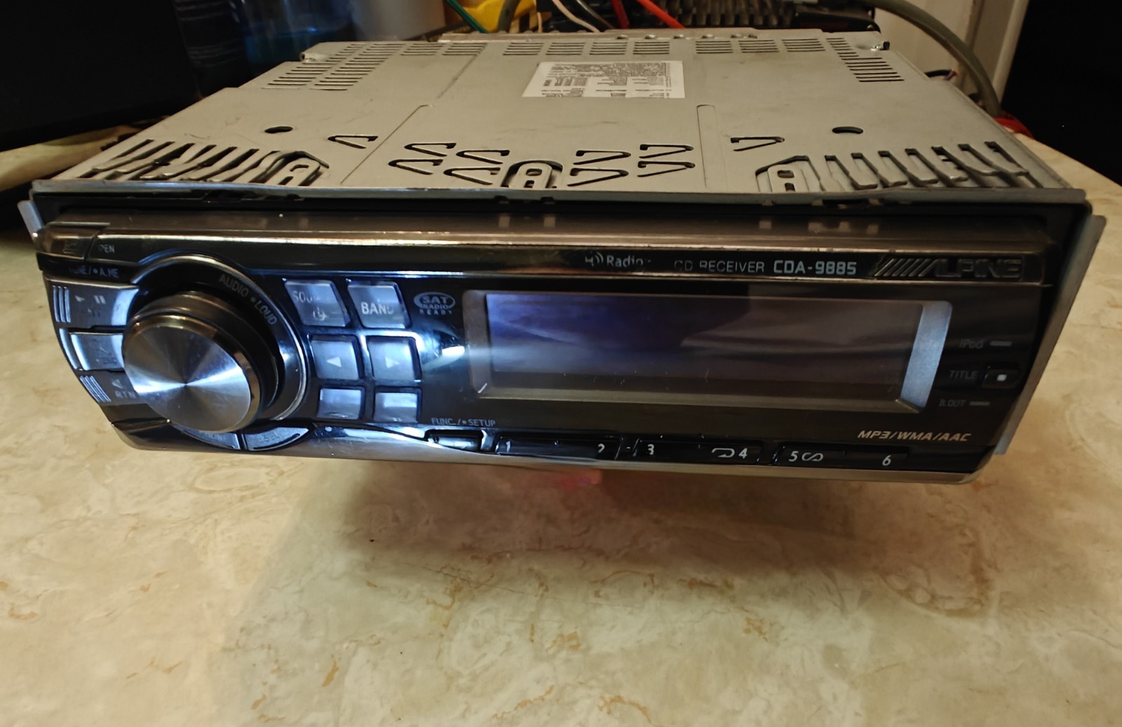 Alpine CDA 9885 CD Receiver SQ Single DIN w Wiring Harness & Mounting Sleeve