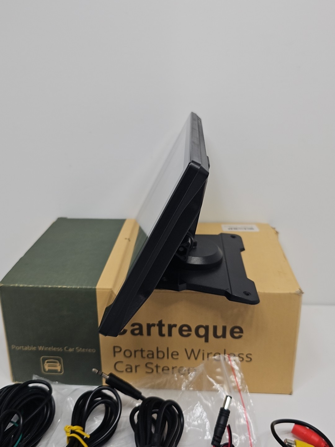 Cartreque Portable Wireless Car Stereo 9″ Touchscreen W/Rear View Camera