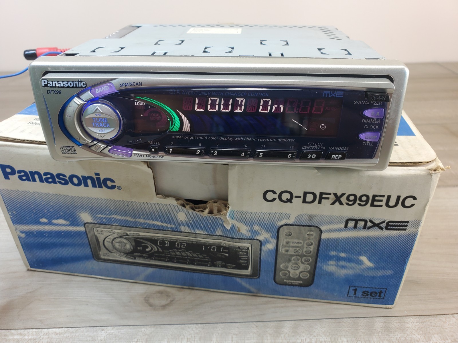 Panasonic CQ DFX-99EUC 5volts car cd player eq spectrum analyzer radio